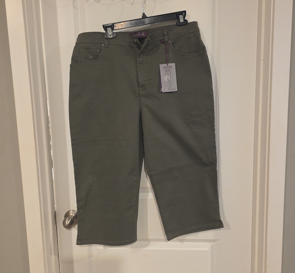 Gloria Vanderbilt Olive Green Cropped Jeans